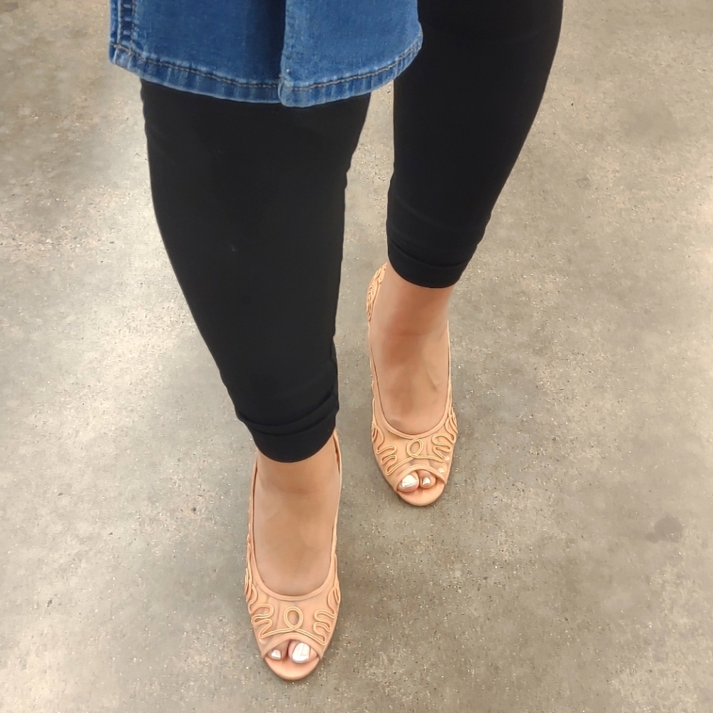 Chique salmon pumps